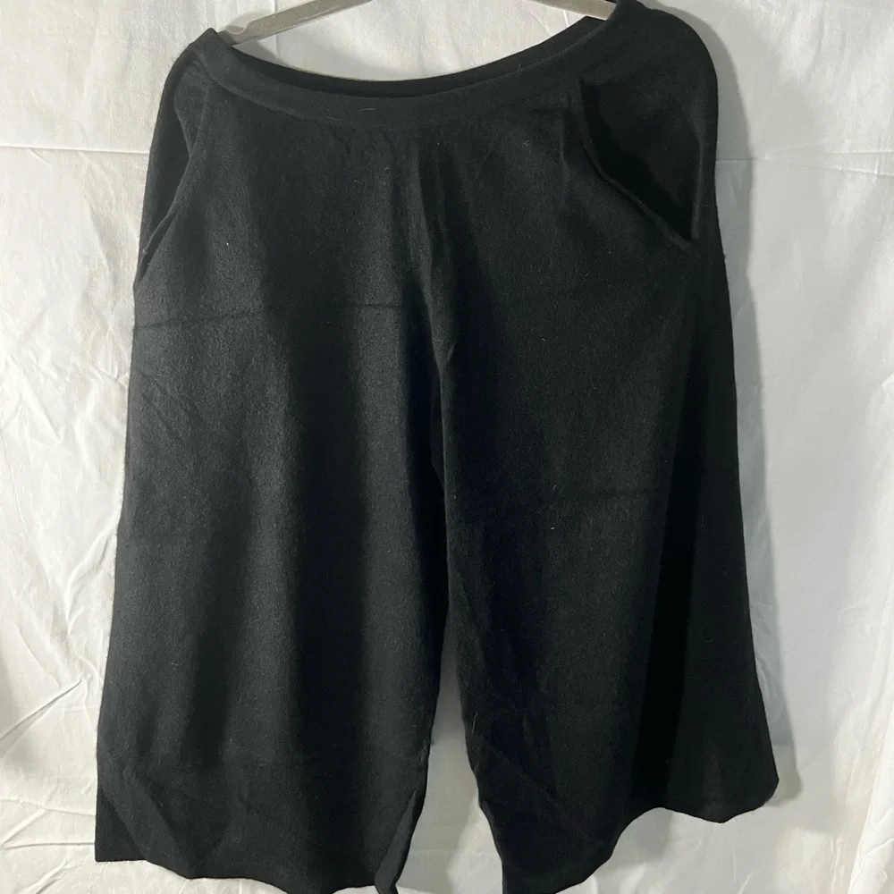 TSE 100% cashmere Bermuda shorts in black - Picture 1 of 5